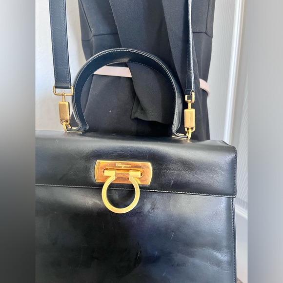 Salvatore Ferragamo Gancini 2 Way Shoulder HandBag Sought After Bag - Picture 3 of 9